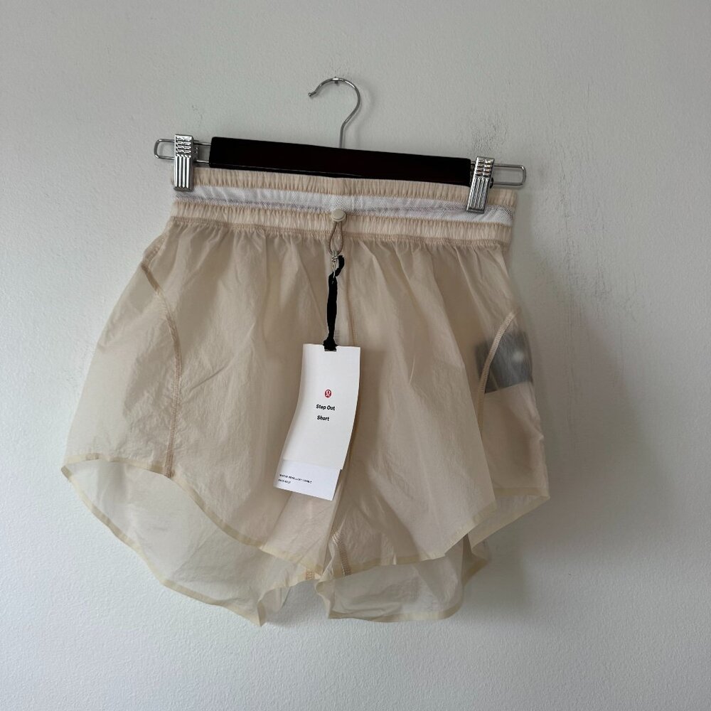 Lululemon Step Out High Rise Short 3"